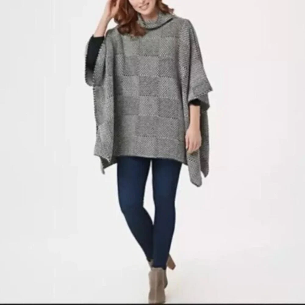 Fisherman Out of Ireland Merino Wool Knit Poncho in Woven Navy and Green - Picture 6 of 6
